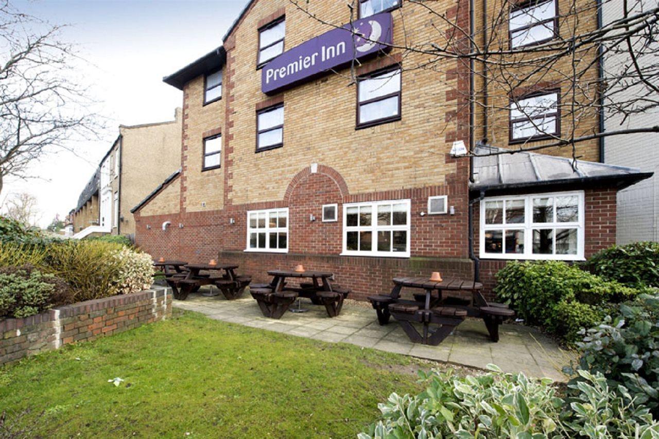 Premier Inn London Romford Eksteriør billede